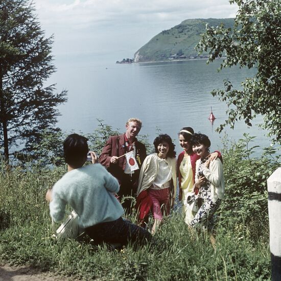 Туристы на Байкале