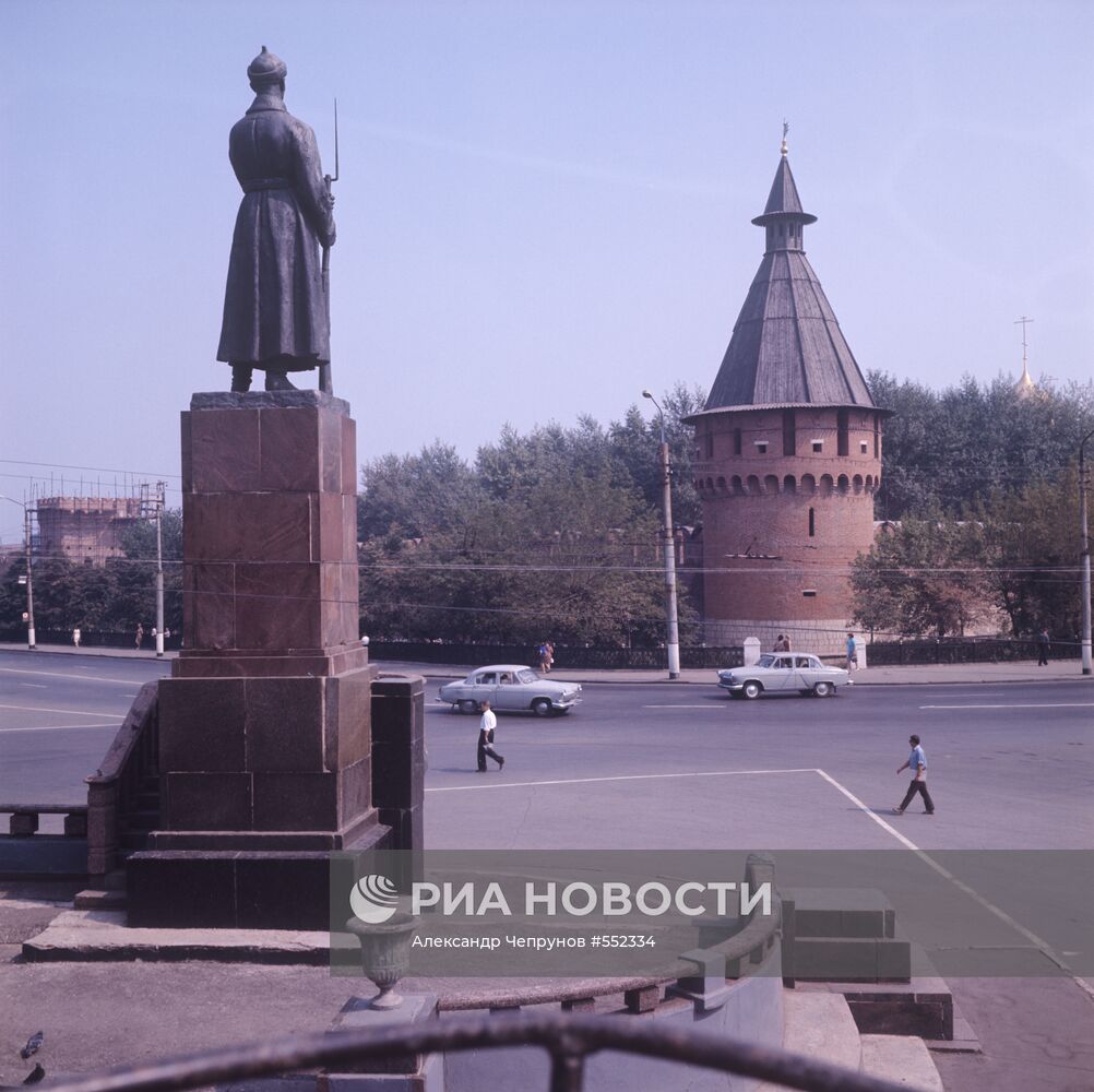 Вид на площадь Челюскинцев в Туле