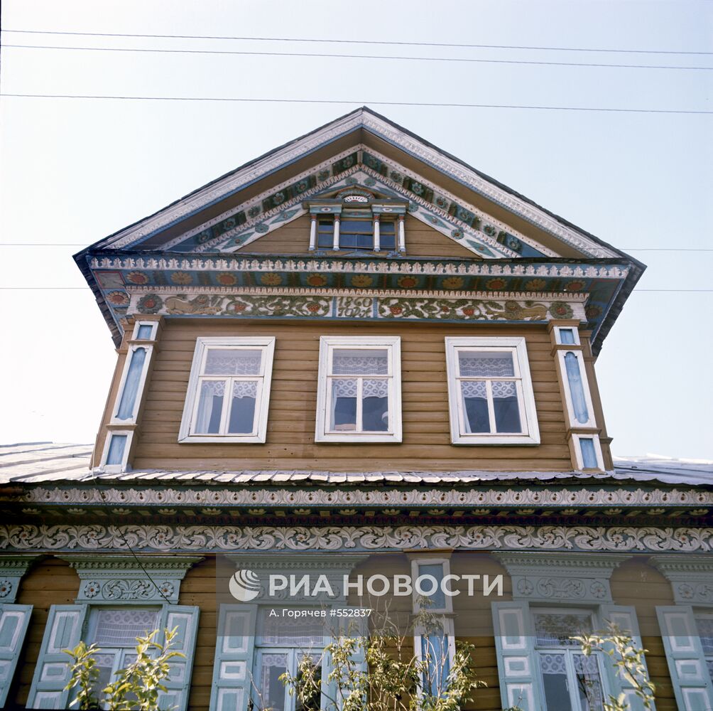 Дом, украшенный резьбой