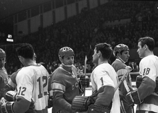 Олимпийские чемпионы по хоккею - команда СССР