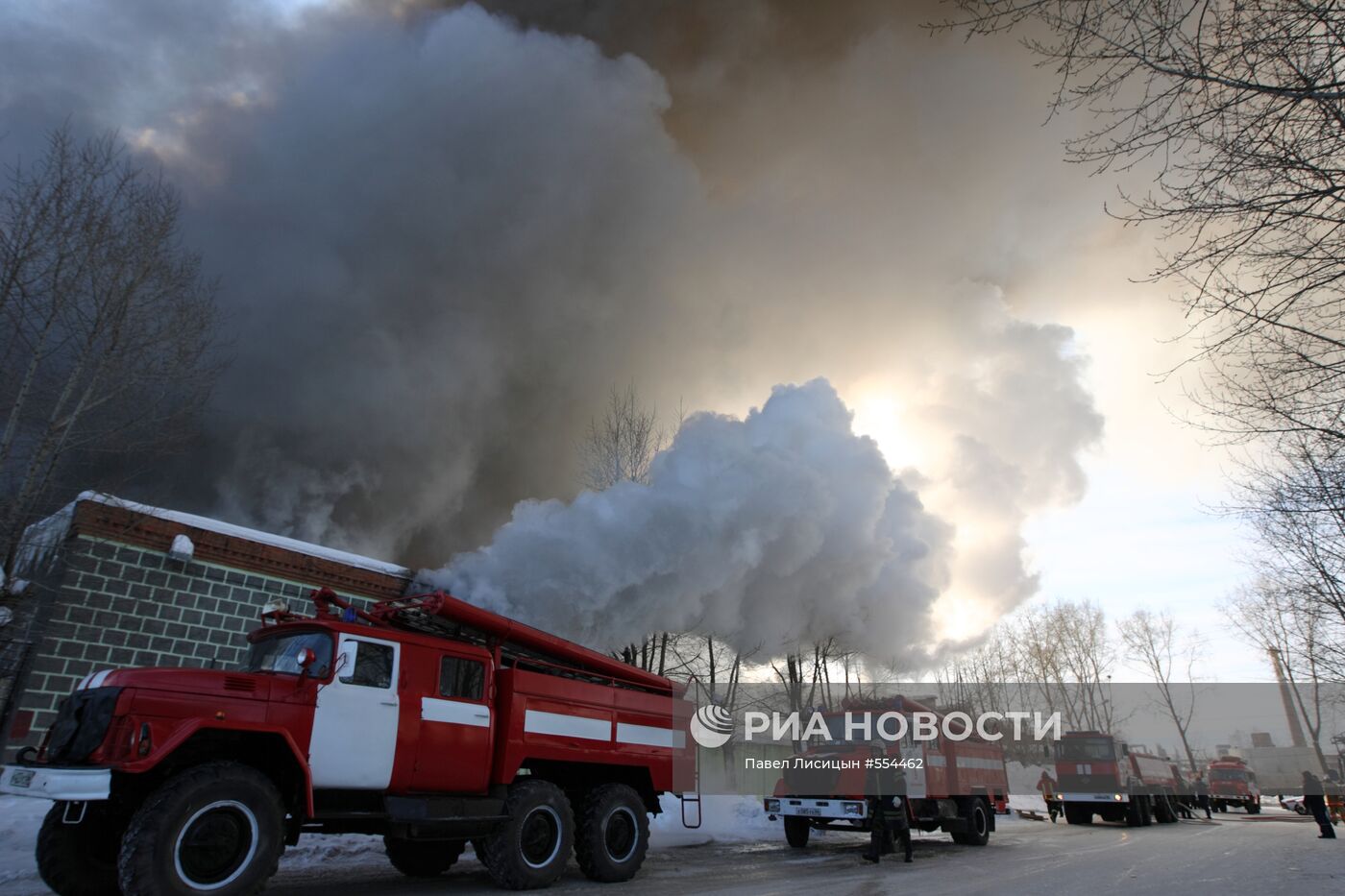 Пожар на складе хозяйственных товаров в Екатеринбурге