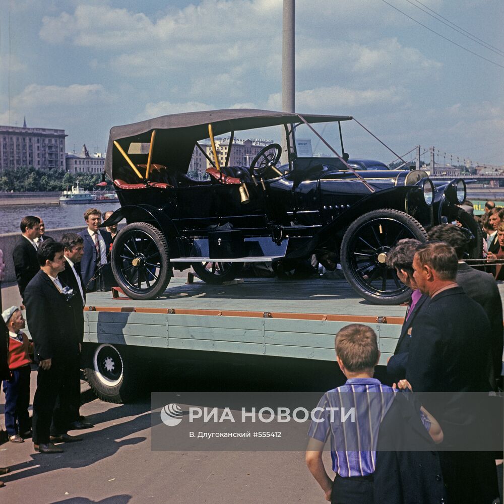 Парад старинных автомобилей