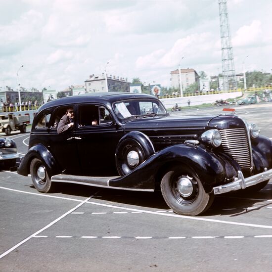 Парад старинных автомобилей