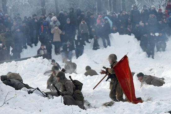 Воссоздание сражения в честь годовщины снятия блокады Ленинграда