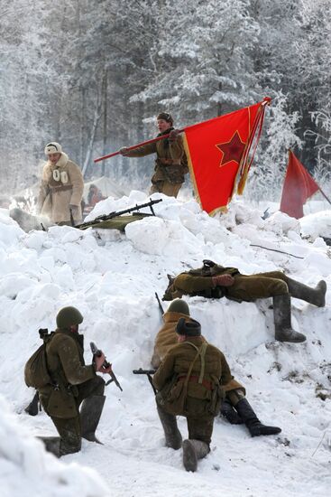 Воссоздание сражения в честь годовщины снятия блокады Ленинграда
