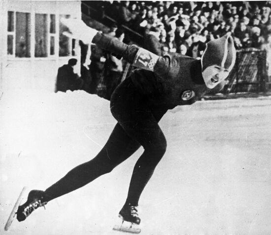 Каким спортом занималась скобликова. Лидия Скобликова Инсбрук. Лидия Скобликова зимние игры 1964. Скобликова Лидия конькобежный спорт дворец. Инсбрук 1964.