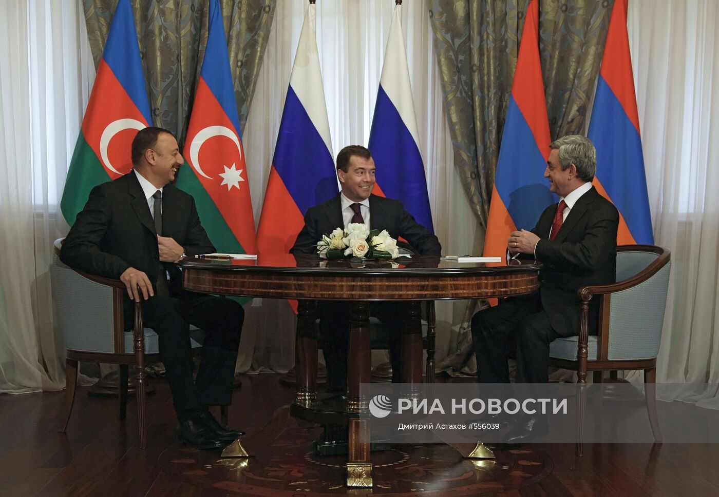 Д.Медведев встретился с С.Саргсяном и И.Алиевым в Сочи