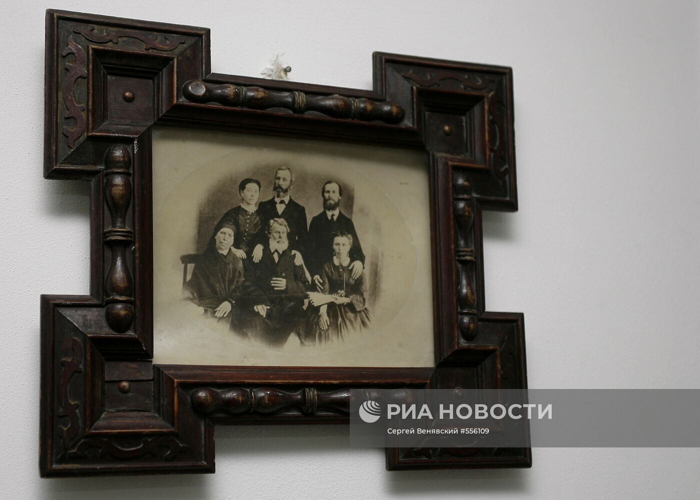 Одна из первых семейных фотографий семьи Чеховых