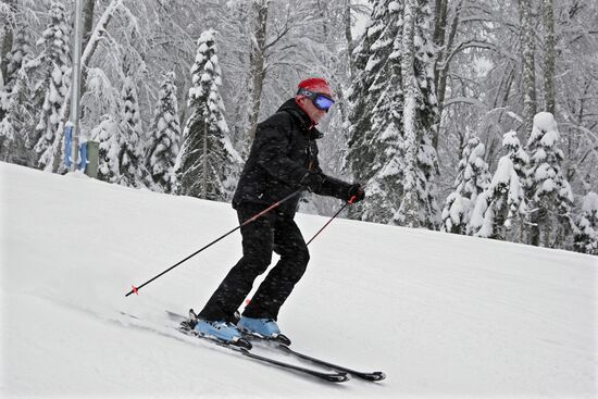 Д.Медведев на горных лыжах