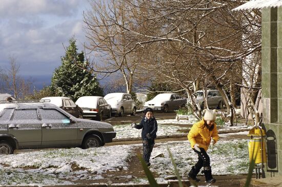 На курорте Сочи выпал первый снег