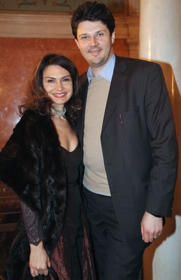 Телеведущий Игорь Бэлза с супругой