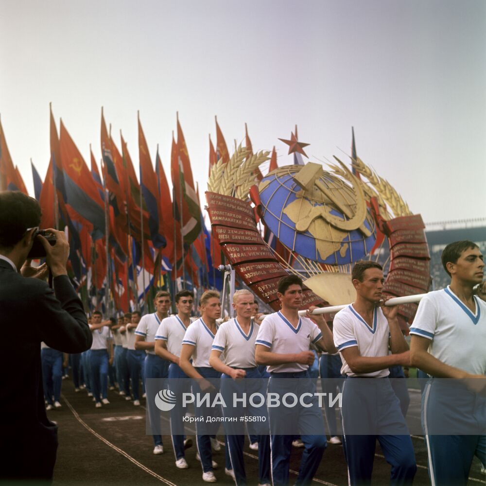 Парад участников IV летней Спартакиады народов СССР
