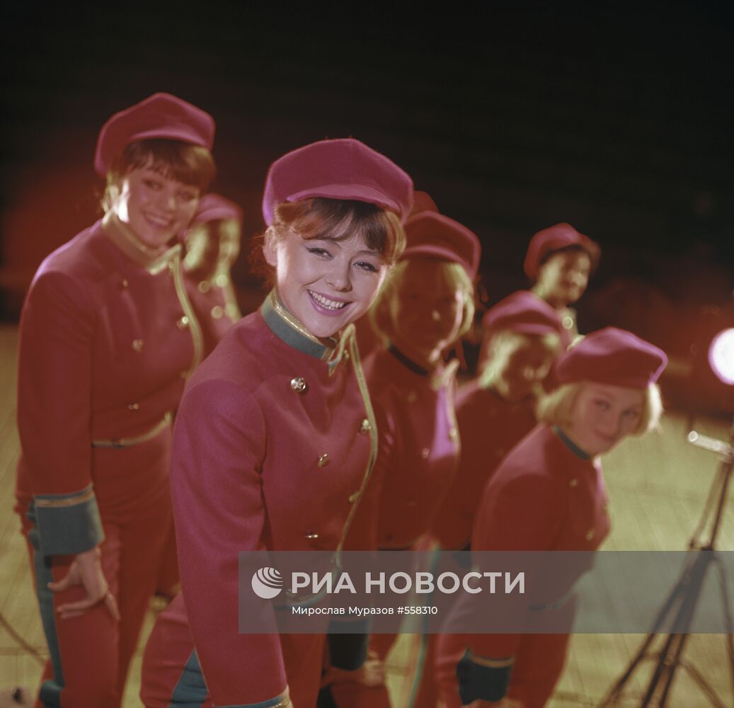 Сцена из спектакля "Баня"