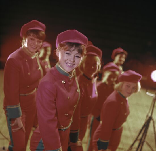 Сцена из спектакля "Баня"