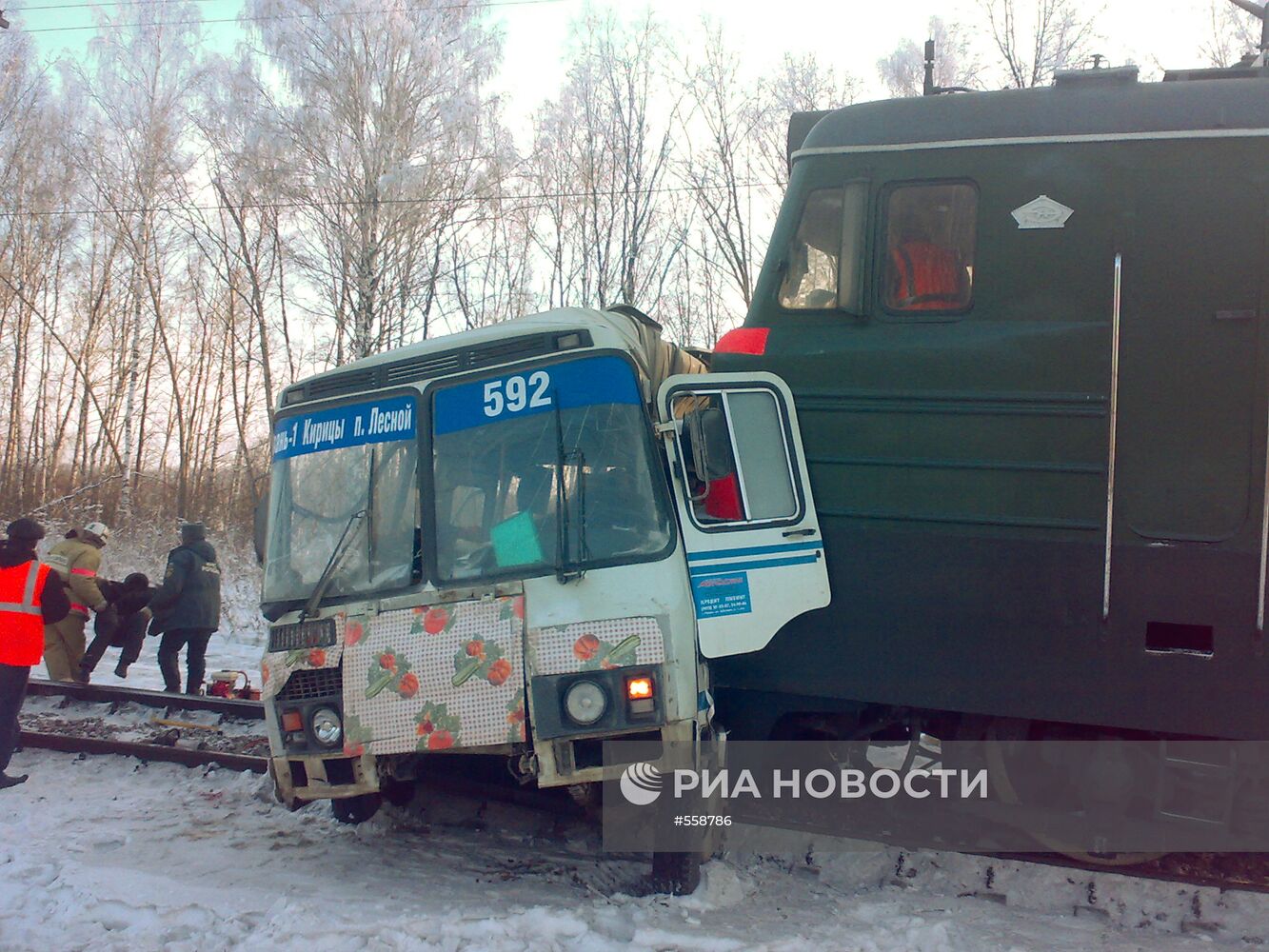 Локомотив столкнулся с рейсовым автобусом в Рязанской области