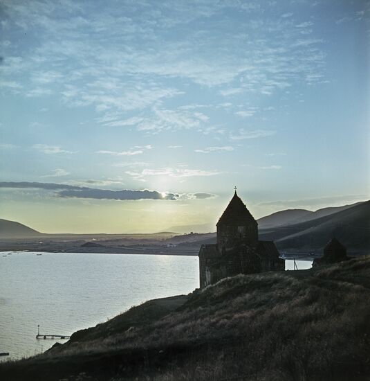 Монастырь Севанаванк на озере Севан