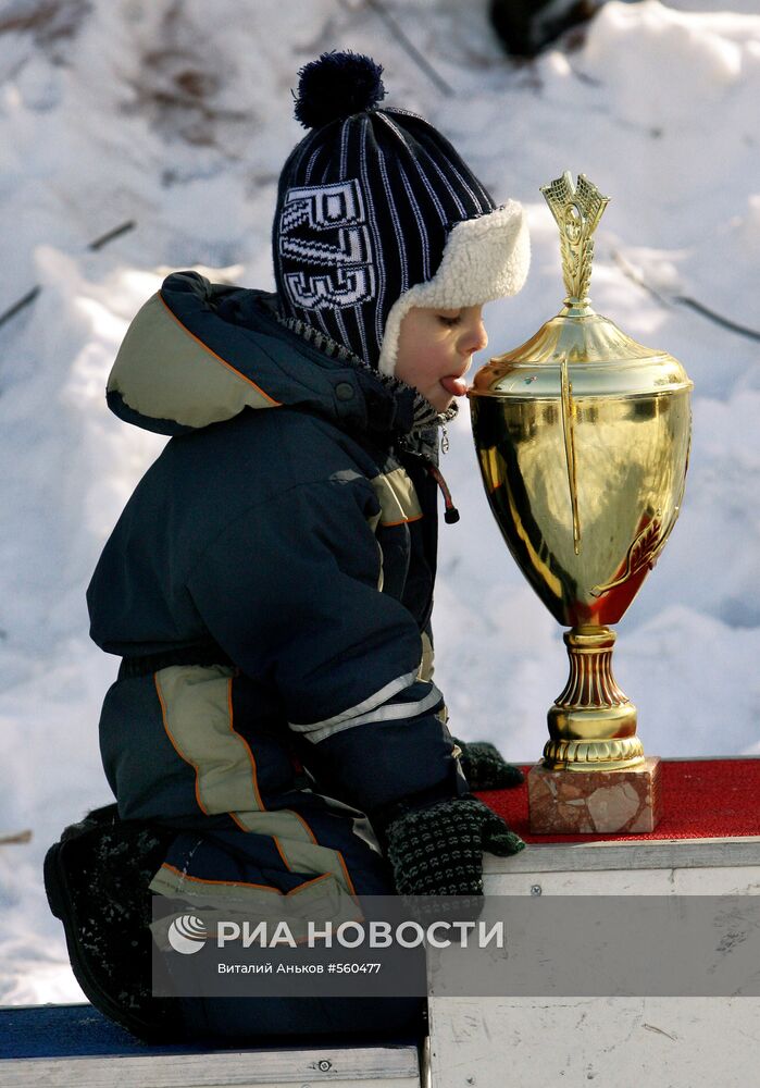 Соревнования по зимнему картингу во Владивостоке
