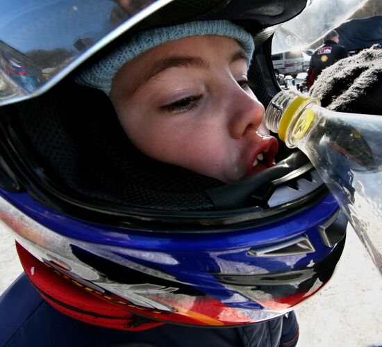 Соревнования по зимнему картингу во Владивостоке