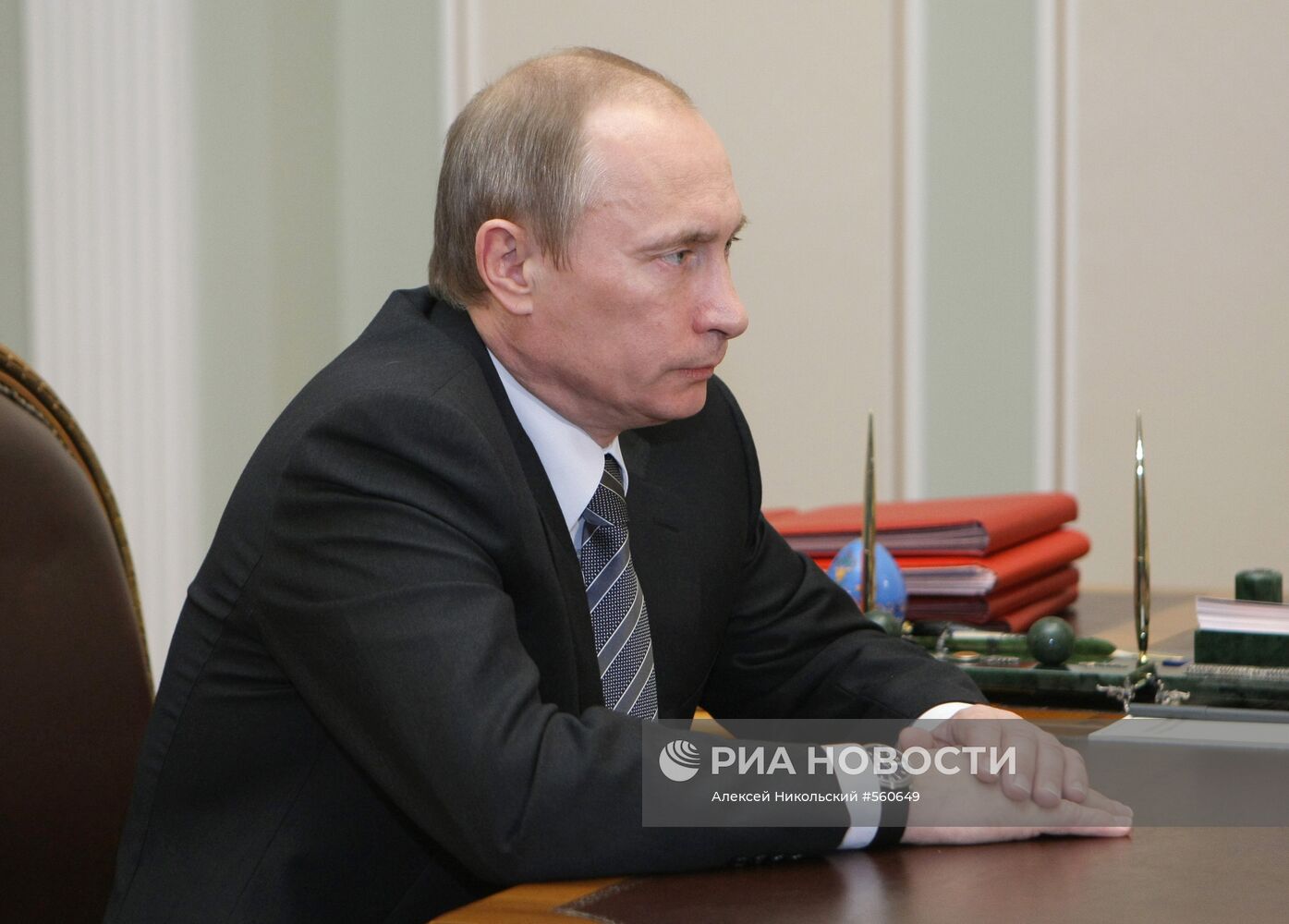 В.Путин провел рабочую встречу с В.Стржалковским
