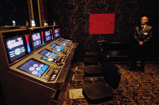 Игровые автоматы в казино "Оракул"