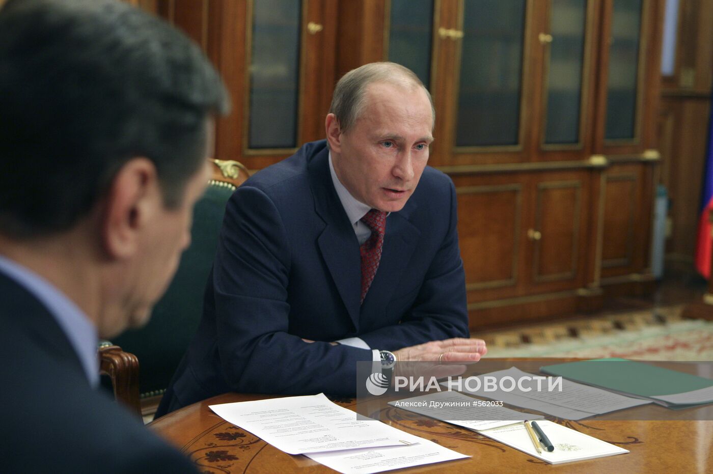 Владимир Путин провел совещание в Доме правительства РФ