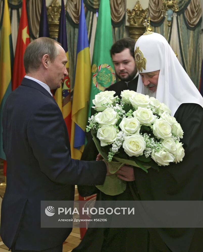 В. Путин поздравил патриарха Кирилла с годовщиной интронизации
