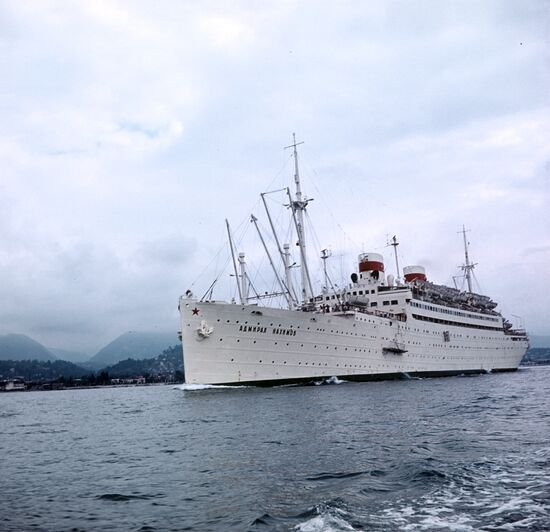 Теплоход "Адмирал Нахимов"