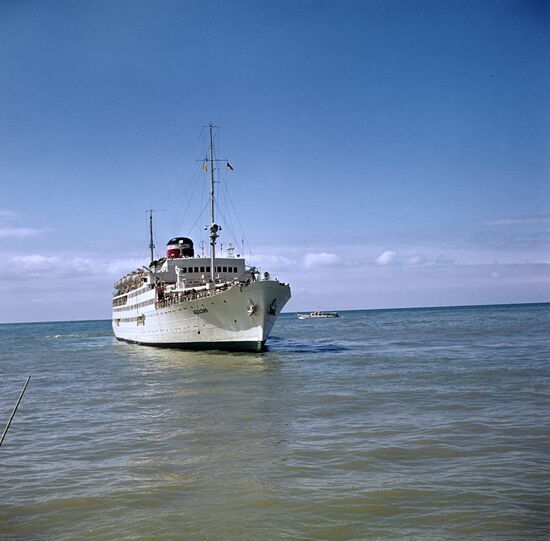 Теплоход "Абхазия"