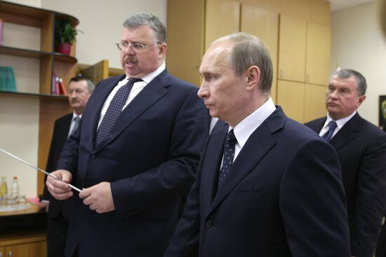 В.Путин посетил Центральную энергетическую таможню