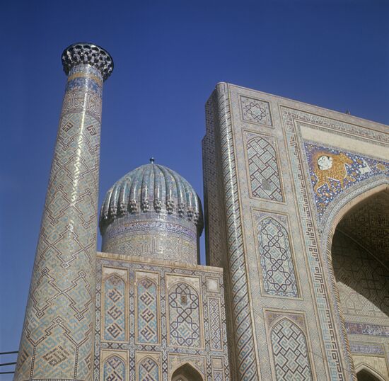 Медресе Шир-Дор в Самарканде