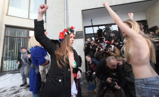 Акция движения FEMEN в день выборов президента Украины