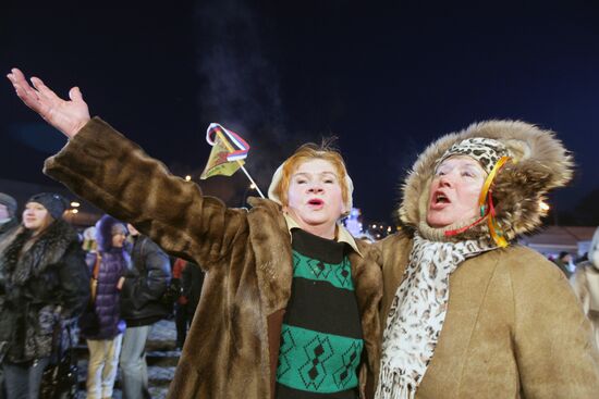 Жители Москвы на праздновании Масленицы