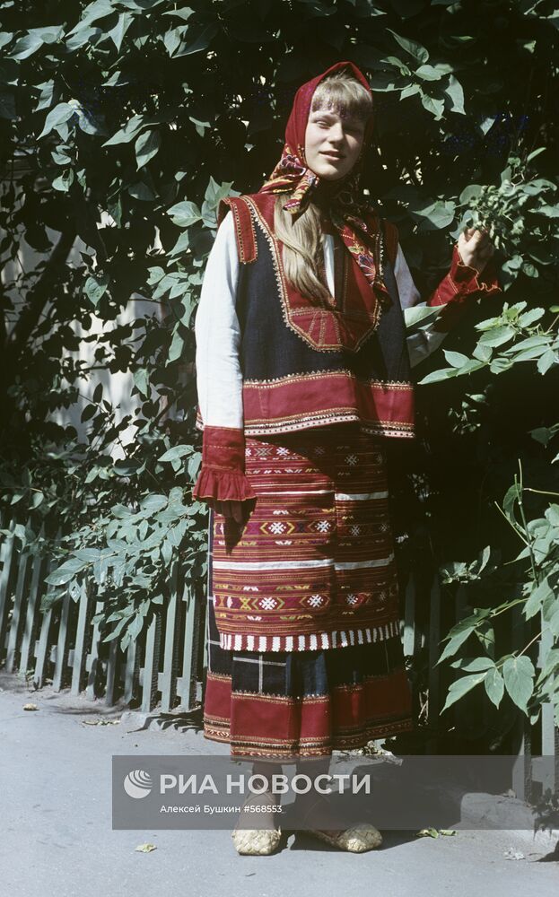 Старинный русский национальный костюм