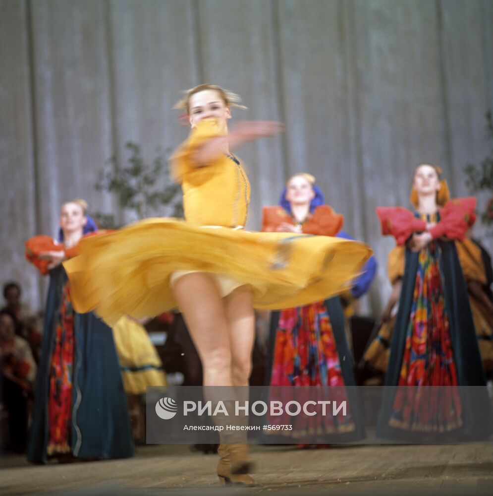 Танец "Русская гармонь"