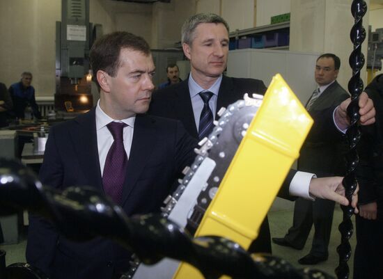 Дмитрий Медведев посетил Томский электромеханический завод