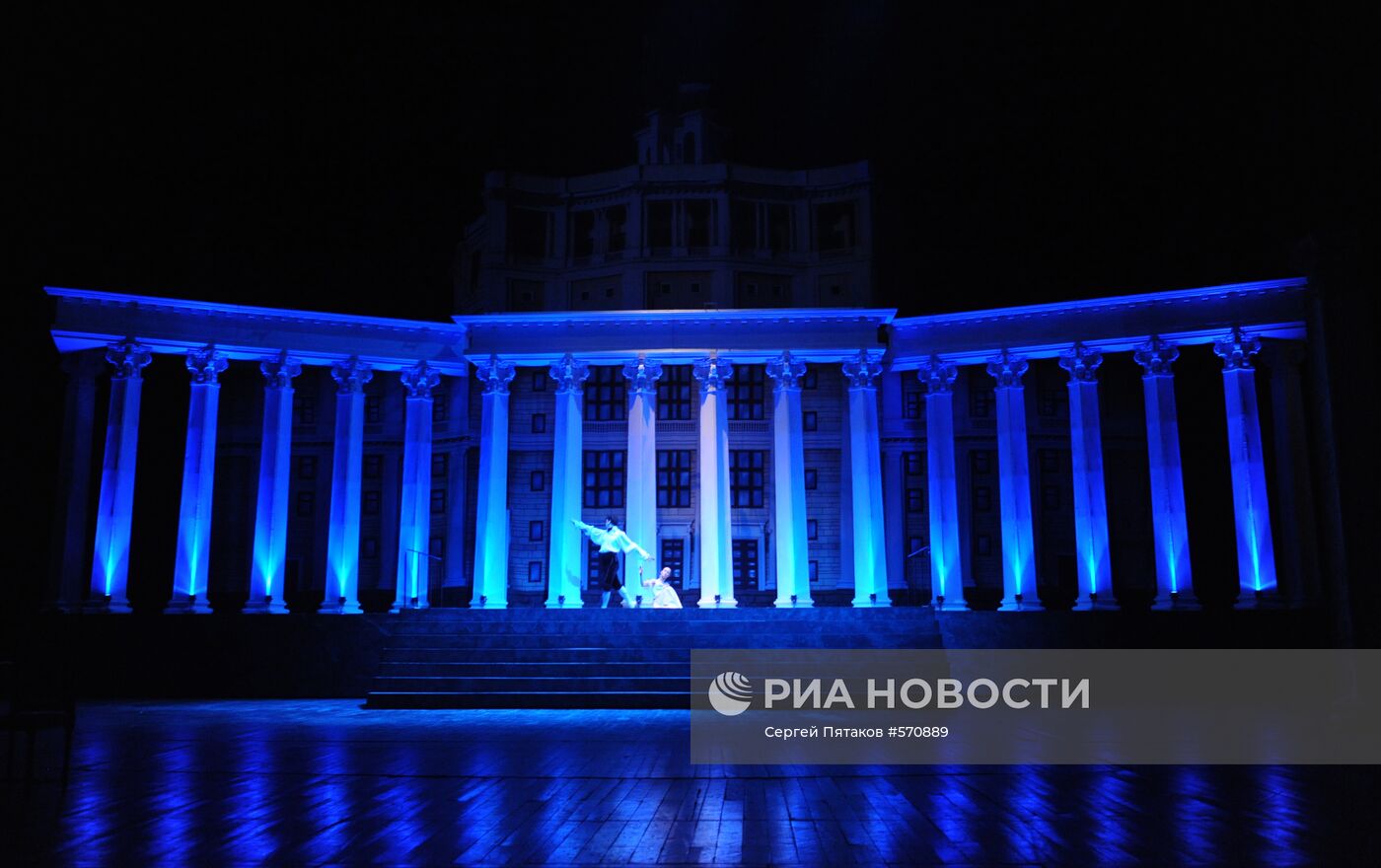 Предпремьерный показ спектакля "Танцы с учителем"