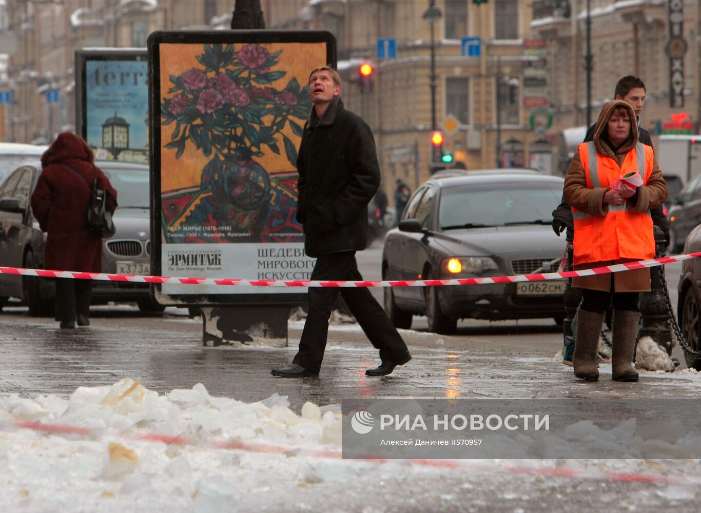 Очистка крыш зданий в Санкт-Петербурге от сосулек и снега