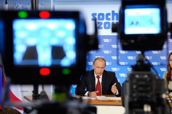 В.Путин провел телемост из Сочи с "Русским домом" в Ванкувере