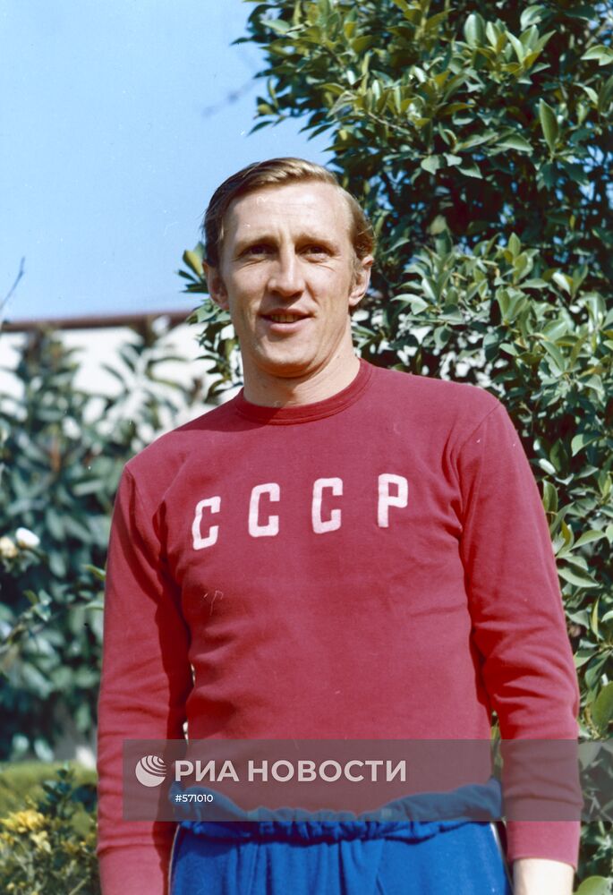Футболист Альберт Шестернев