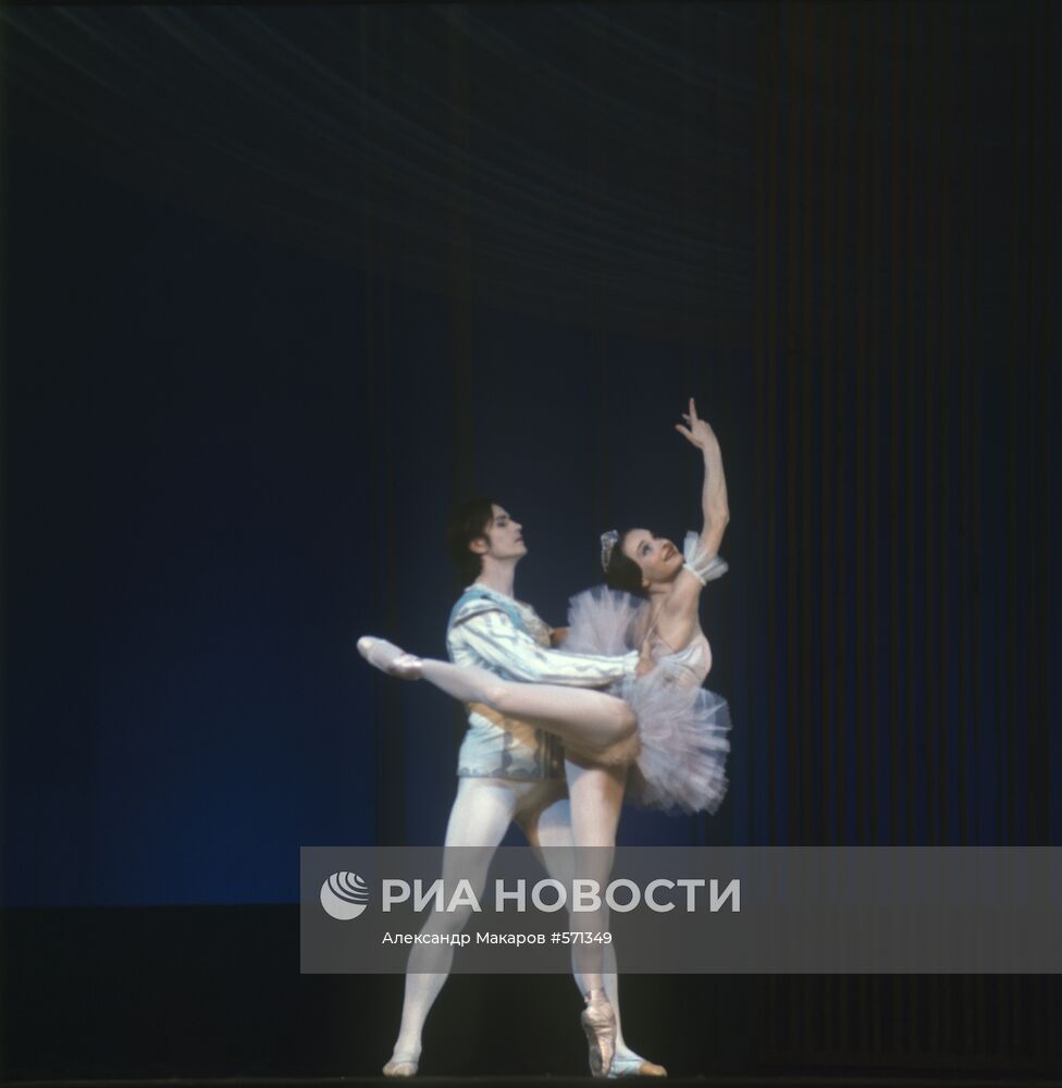 Сцена из балета "Спящая красавица"