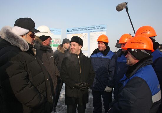 Дмитрий Медведев посетил угольный разрез "Кедровский"