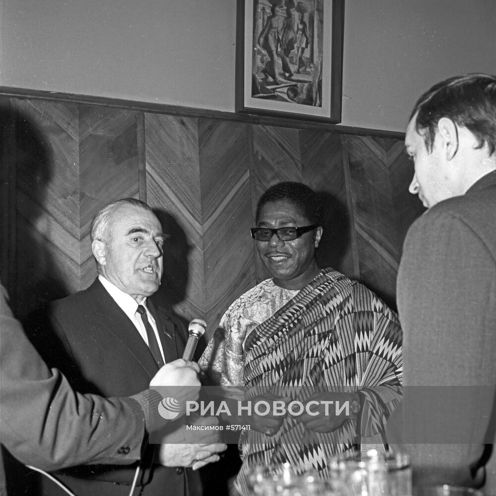 Вячеслав Елютин и посол Республики Ганы в СССР Дадзи