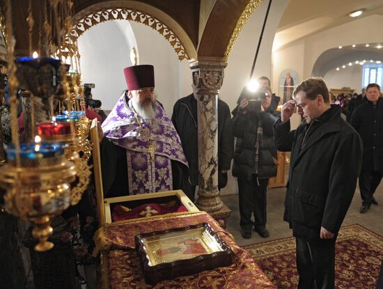 Дмитрий Медведев посетил Успенский кафедральный собор Омска