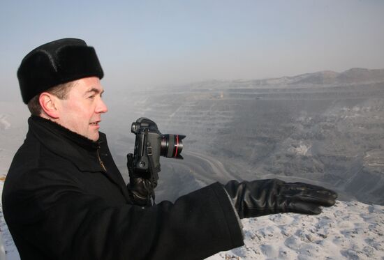 Дмитрий Медведев посетил угольный разрез "Кедровский"