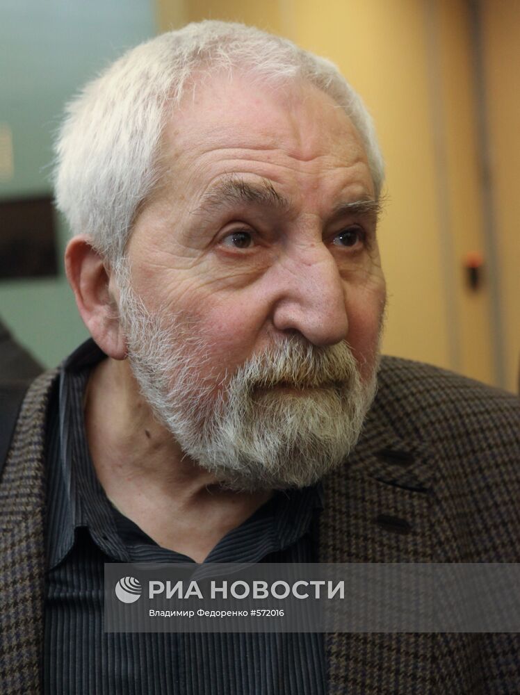 Алексей Симонов