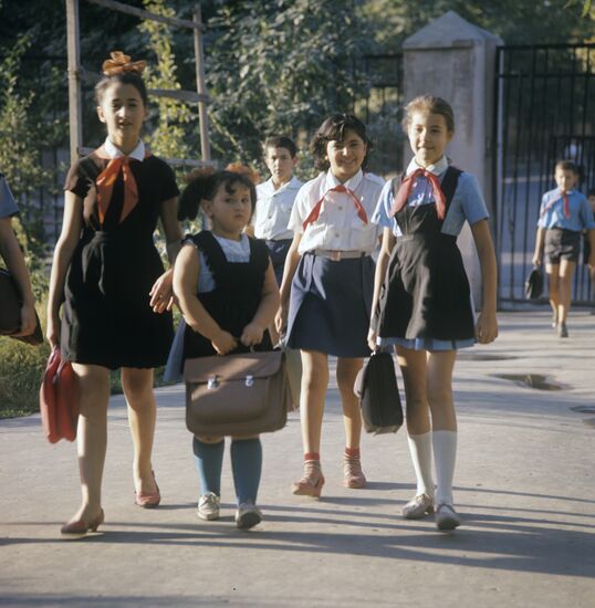 Школьники города Андижан