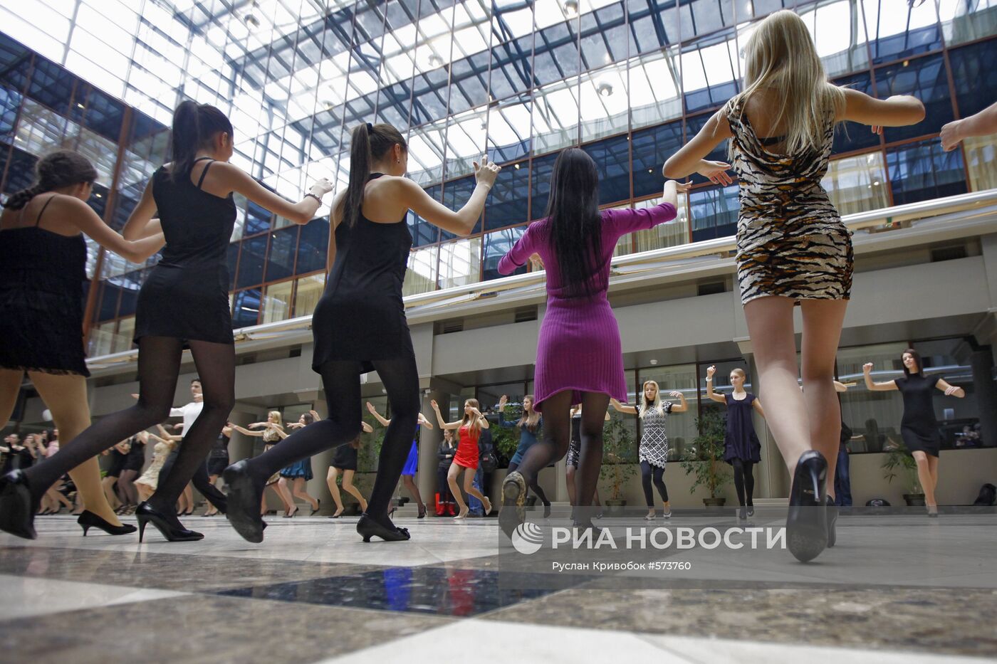 Репетиция Венского бала для участниц конкурса "Мисс Россия 2010"