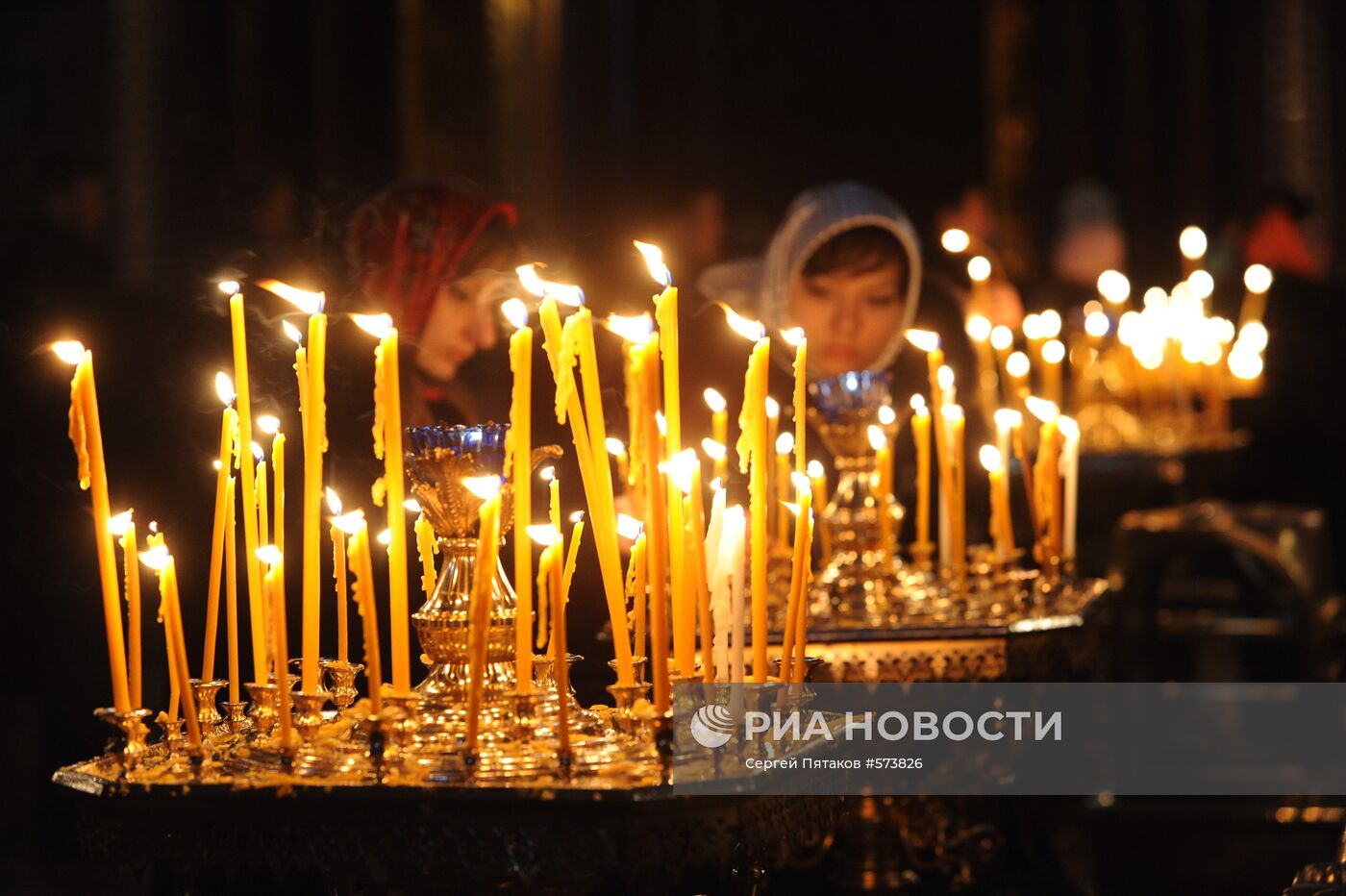 Прихожане на Патриаршем служении в Храме Христа Спасителя