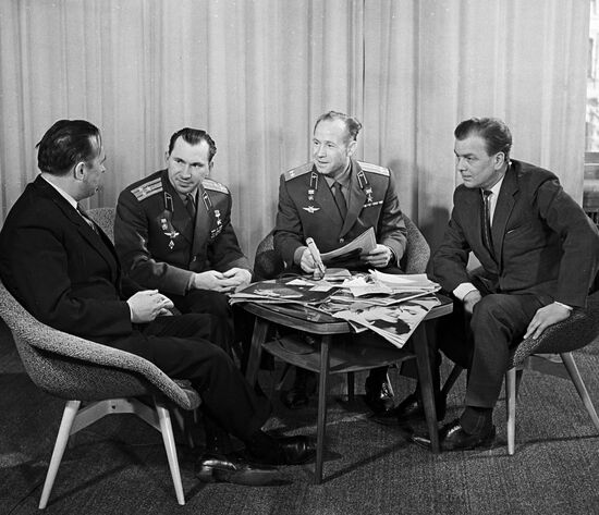 Павел Беляев, Алексей Леонов