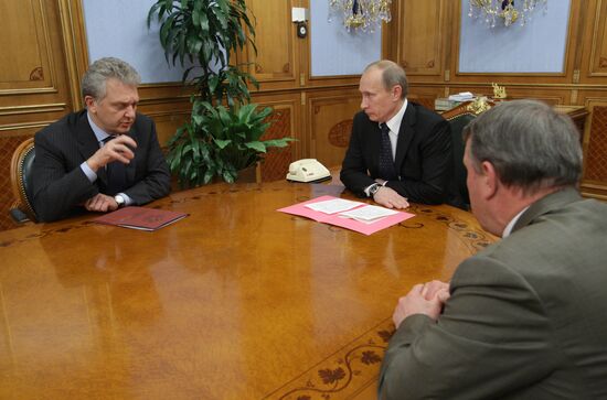 В Путин провел ряд встреч 15 февраля 2010 г.